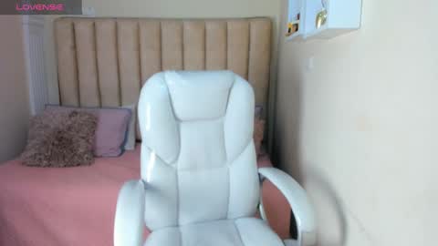 Snapshot of liz_bohemia chatting on 03.12.25 LIZ online show from 03.12.25