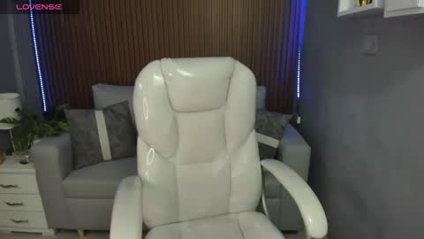 Snapshot of liz_bohemia chatting on 11.08.25 LIZ online show from 11.08.25