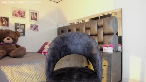 Snapshot of liza_honey chatting on 10.28.25 liza honey online show from 10.28.25