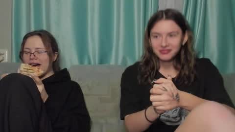 lizzi_muur online show from 12.25.24