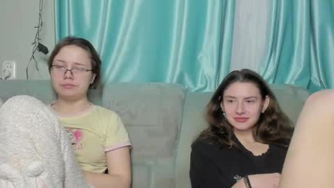 lizzi_muur online show from 12.30.24