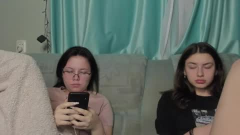 lizzi_muur online show from 01.13.25