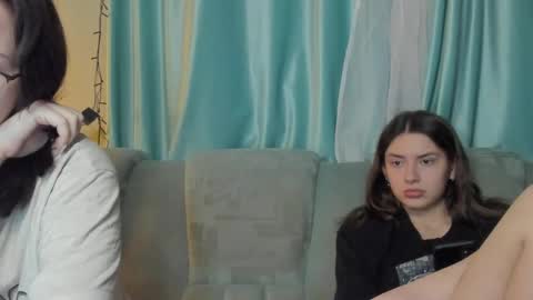 lizzi_muur online show from 01.15.25