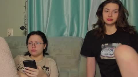 lizzi_muur online show from 01.17.25