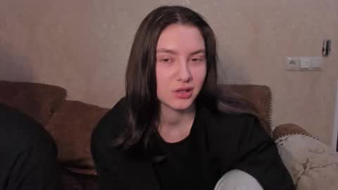 lizzi_muur online show from 01.07.26