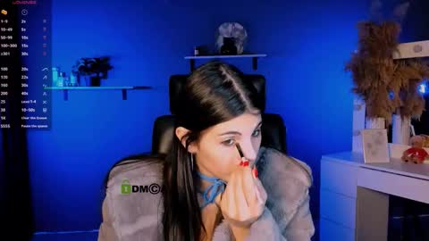 Snapshot of lizzie_boom chatting on 10.10.25 lizzie_boom online show from 10.10.25