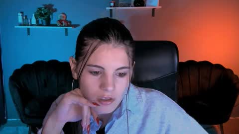 Snapshot of lizzie_boom chatting on 10.19.25 lizzie_boom online show from 10.19.25