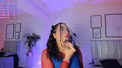 Snapshot of lizzie_evans chatting on 03.12.26 Lizzie online show from 03.12.26