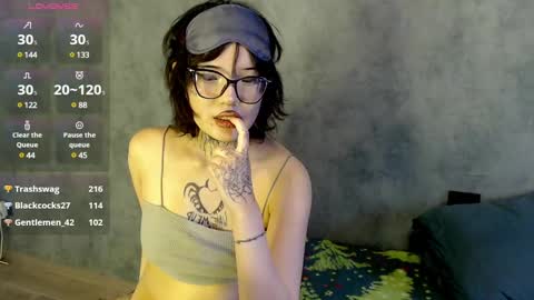 Snapshot of lizzielight chatting on 12.16.24 LizzieLight online show from 12.16.24