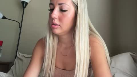 Snapshot of lizzy2bizzy chatting on 05.29.26 lizzy2bizzy online show from 05.29.26
