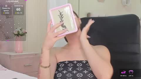 Snapshot of lizzyrossie chatting on 05.25.26 Lizzy Rossie online show from 05.25.26