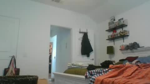 Snapshot of llzonall chatting on 12.04.24 DC online show from 12.04.24