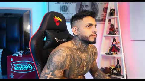 logan_hugh8 online show from 02.22.25