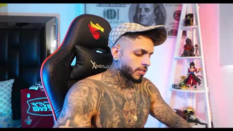 logan_hugh8 online show from 02.22.25