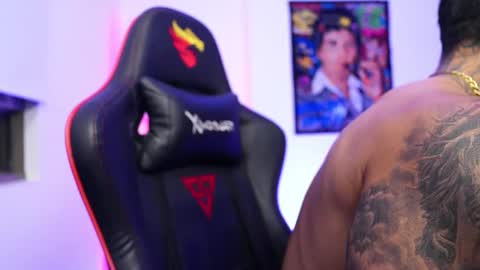 logan_hugh8 online show from 11.23.25