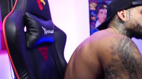 logan_hugh8 online show from 12.16.25