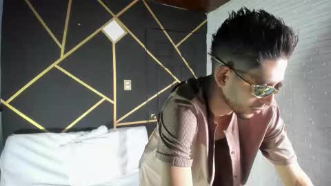 Snapshot of logan_rogers chatting on 10.15.25 Logan Rogers online show from 10.15.25