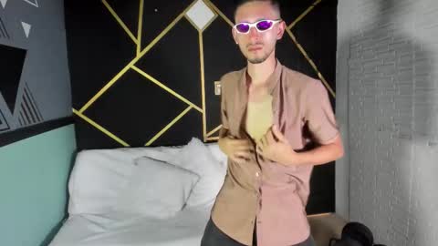 Snapshot of logan_rogers chatting on 10.23.25 Logan Rogers online show from 10.23.25