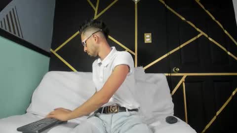 Snapshot of logan_rogers chatting on 10.24.25 Logan Rogers online show from 10.24.25