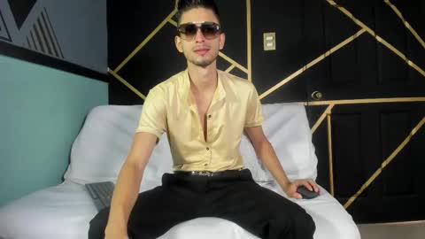 Snapshot of logan_rogers chatting on 10.29.25 Logan Rogers online show from 10.29.25