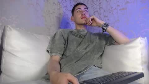 Snapshot of loganfoster_ chatting on 11.26.25 Loganfoster online show from 11.26.25