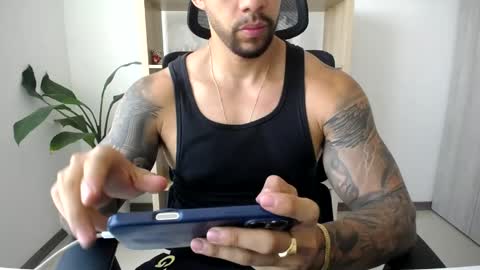 Snapshot of loganhod chatting on 06.01.26 Logan Wolfp online show from 06.01.26