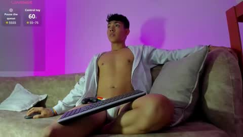 logantwink18 online show from 11.15.25