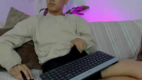 Snapshot of logantwink18 chatting on 02.18.26 logantwink18 online show from 02.18.26