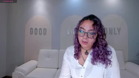 Snapshot of loiseharper chatting on 05.03.26 Loise online show from 05.03.26