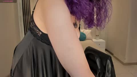 Snapshot of loiseharper chatting on 05.24.26 Loise online show from 05.24.26
