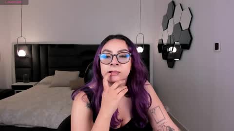 Snapshot of loiseharper chatting on 06.06.26 Loise online show from 06.06.26