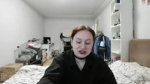 Snapshot of loiselovetto chatting on 06.25.26 loiselovetto online show from 06.25.26