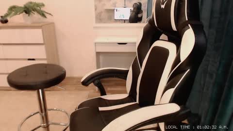 Snapshot of lola_anderson chatting on 02.04.25 Lola online show from 02.04.25