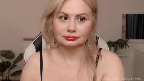 Snapshot of lola_anderson chatting on 10.07.25 Lola online show from 10.07.25