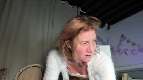 lola_belgium online show from 02.25.25