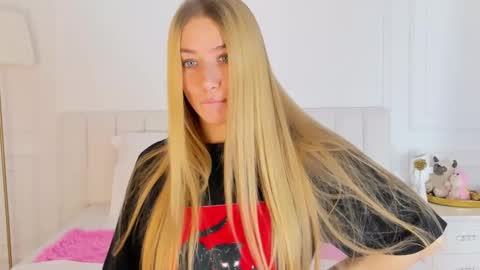 lola_lewis online show from 12.03.25