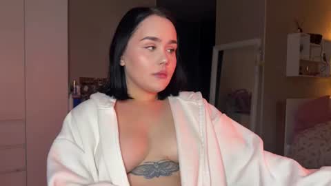 Snapshot of lola_razee chatting on 06.27.26 lola_razee online show from 06.27.26