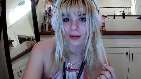 Lola Lixx online show from 05.04.26