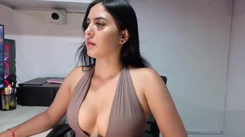 lolalola_12 online show from 12.18.25