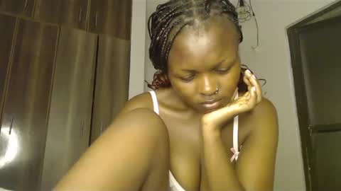 lolamia7 online show from 02.22.25