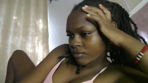 lolamia7 online show from 10.14.25