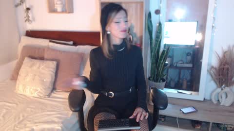 Snapshot of lolis_sweet_submisive chatting on 01.04.25 Dear tippers follow me on my new cb account lennarogers online show from 01.04.25