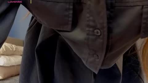 Snapshot of lollastich__ chatting on 11.21.25 Lola online show from 11.21.25