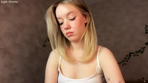 Mia online show from 04.11.26