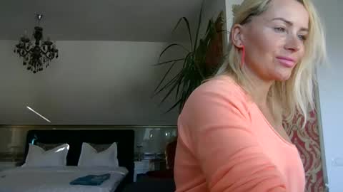 Roxy online show from 11.13.25