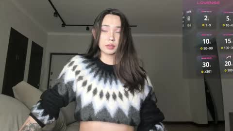 Snapshot of lona_lii chatting on 05.08.26 Lona online show from 05.08.26