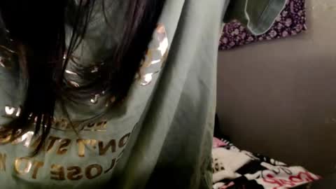 Snapshot of londonray chatting on 05.04.26 londonray online show from 05.04.26