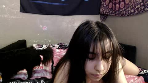 Snapshot of londonray chatting on 05.23.26 londonray online show from 05.23.26