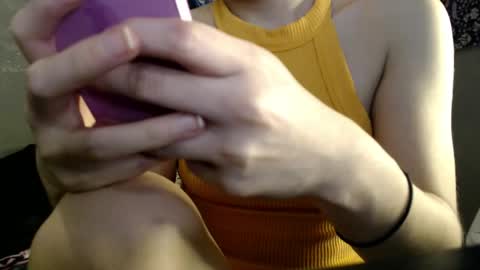 Snapshot of londonray chatting on 05.25.26 londonray online show from 05.25.26