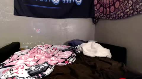 Snapshot of londonray chatting on 05.27.26 londonray online show from 05.27.26